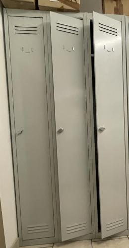 Metal locker rooms for 3 people